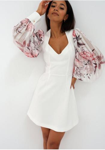 Šaty MOSQUITO bílé s květinovými šifonovými rukávy