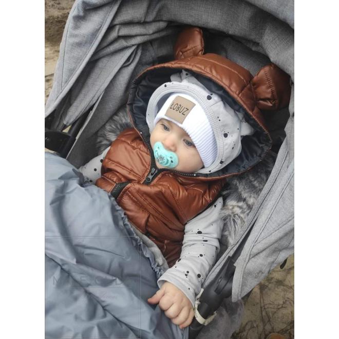 Dětská vesta s kapsami v karamelové barvě