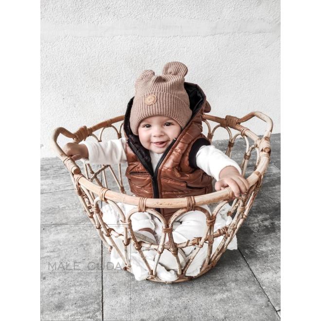 Dětská vesta s kapsami v karamelové barvě