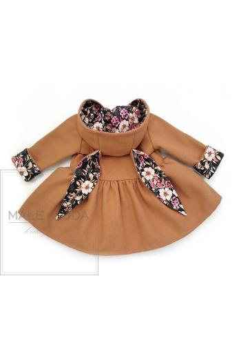 Dívčí kabátek s oušky v hnědé barvě