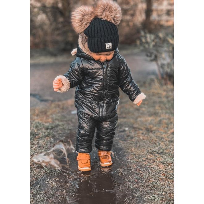 Zimní černá čepice I LOVE MILK s bambulkami