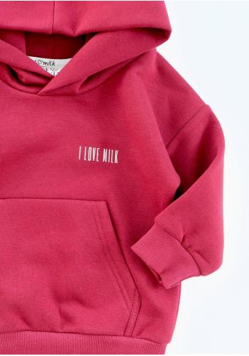 Červená souprava s logem I LOVE MILK
